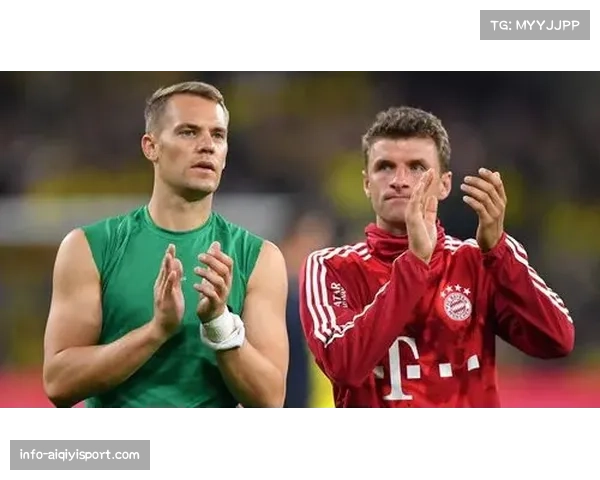 特写：点球决胜后，诺伊尔安慰哭泣的年轻队友穆西亚拉